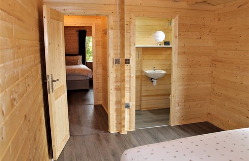 Ashton Under Hill Cabin | Inviting 3-Bedroom Lodge in Ashton Under Hill