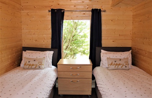 Ashton Under Hill Cabin | Inviting 3-Bedroom Lodge in Ashton Under Hill