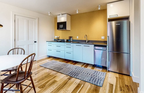 Wiscasset Apartment | Inviting apartment with river view, fast WiFi, central AC, & W/D