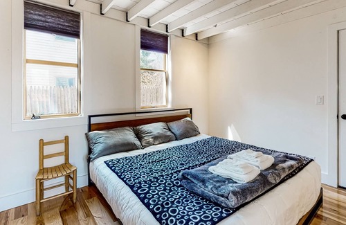 Wiscasset Apartment | Inviting apartment with river view, fast WiFi, central AC, & W/D