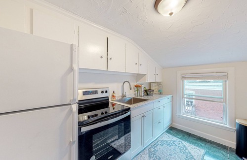 Parkside Apartment | Inviting apartment with full kitchen, porch, convenient location, & fast WiFi