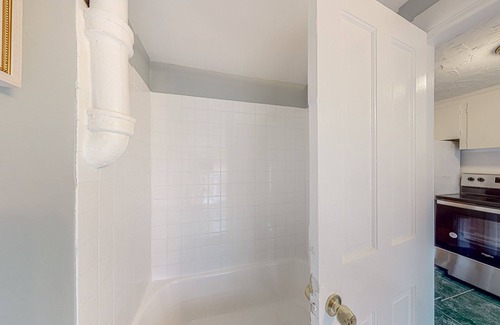 Parkside Apartment | Inviting apartment with full kitchen, porch, convenient location, & fast WiFi