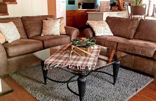 Payson Cabin | Inviting Cabin on a quiet cul-de-sac in Payson.