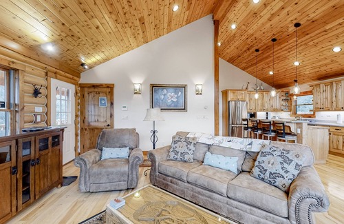 Turtle Lake House | Inviting cabin with lovely lake & mountain views - close to town & hiking