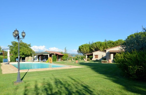 Marsciano Cottage | Inviting cottage in Marsciano with private terrace