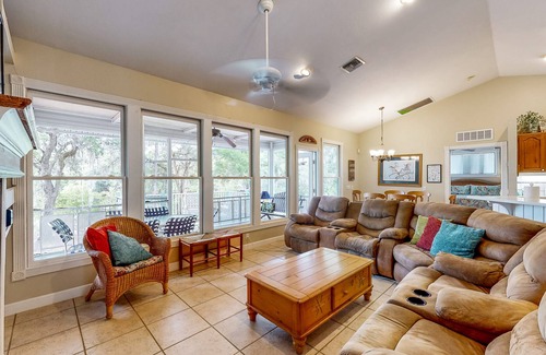 Bell House | Inviting dog-friendly homes + bungalow, boat ramp