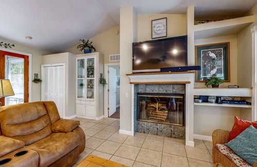 Bell House | Inviting dog-friendly homes + bungalow, boat ramp