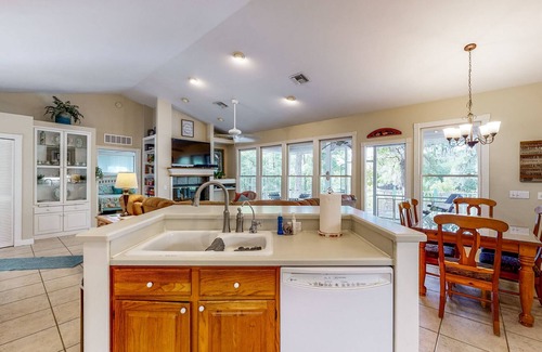 Bell House | Inviting dog-friendly homes + bungalow, boat ramp