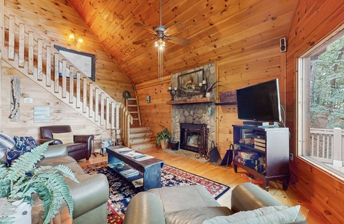 Walnut Mountain Cabin | Inviting forest cabin with pool access & picture windows