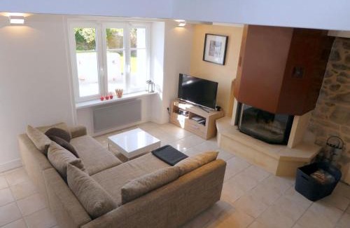 Plogoff House | Inviting holiday home in Plogoff with fenced garden