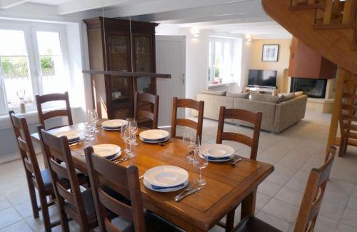 Plogoff House | Inviting holiday home in Plogoff with fenced garden