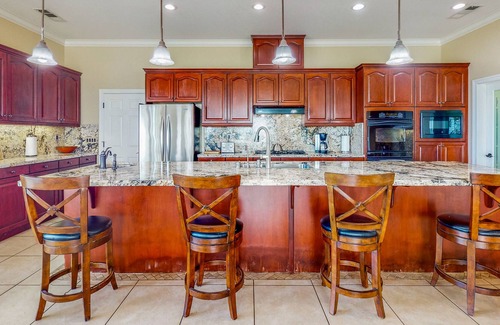 Victor House | Inviting Home on 2.5 acres, Near Vineyards