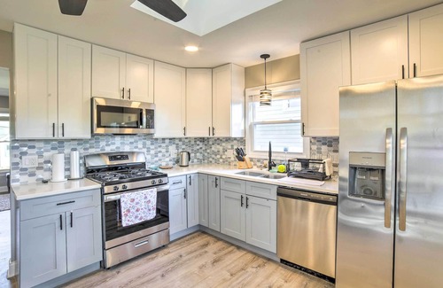 Dyer House | Inviting Home w/ Deck, 22 Mi to Indiana Dunes