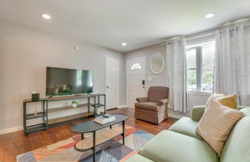 Gresham Park House | Inviting Home with Backyard 8 Mi to Dtwn Atlanta!