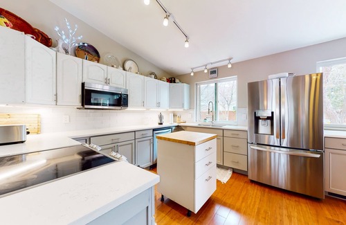Carbondale House | Inviting home with private hot tub, amazing deck & prime location
