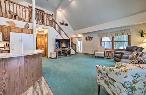 Lewiston House | Inviting ‘Lake Vue Lodge’ Home w/Fire Pit + Deck
