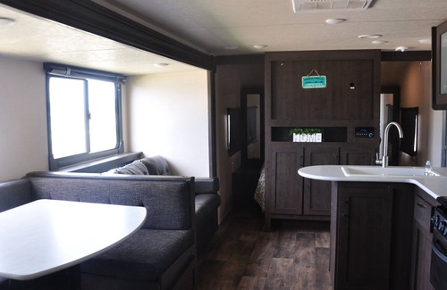 Kerens House | Inviting Lakefront RV