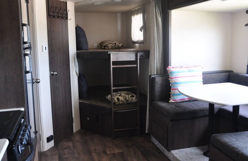 Kerens House | Inviting Lakefront RV
