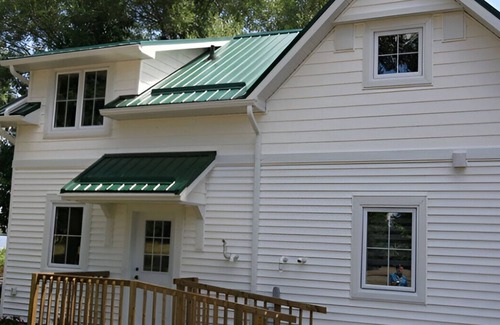 Otonabee-South Monaghan Cottage | Inviting Lakeshore Lodgings w/Canoe and Kayak Rentals, Perfect for Autumn