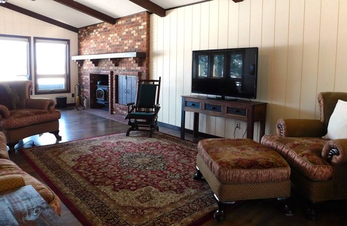 Kalispell House | Inviting Lodge Near the Flathead River