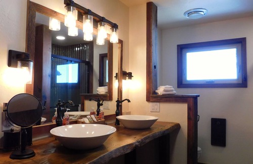 Kalispell House | Inviting Lodge Near the Flathead River