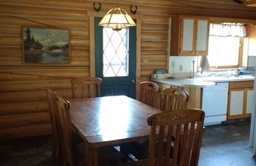 Wapiti House | Inviting Log Home in Quiet Valley near Yellowstone