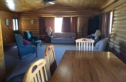 Wapiti House | Inviting Log Home in Quiet Valley near Yellowstone