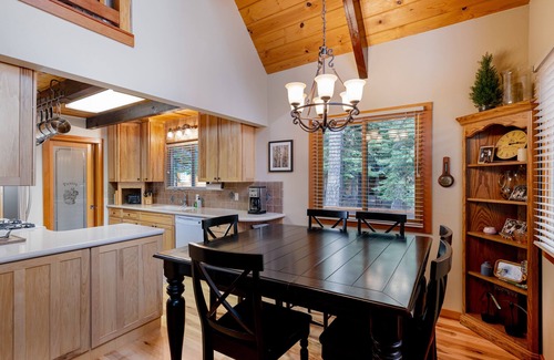 Sunnyside House | Inviting modern cabin in Sunnyside, walk to lake and access to Tahoe Park HOA.