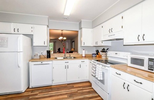 Hot Springs Village House | Inviting, Quiet, and Telegenic Home