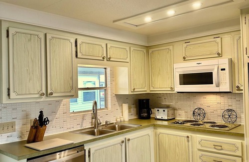 Nokomis House | Inviting Stay near Gulf beaches - Clubhouse and Heated Pool