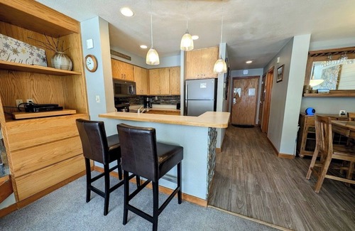 Lakeside Village Condo | Inviting studio with a fully equipped kitchen