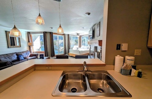 Lakeside Village Condo | Inviting studio with a fully equipped kitchen