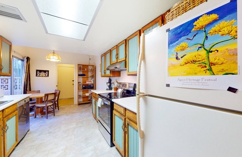 The Foothills Townhomes House | Inviting townhouse with pool, enclosed yard, patio, mountain view & W/D