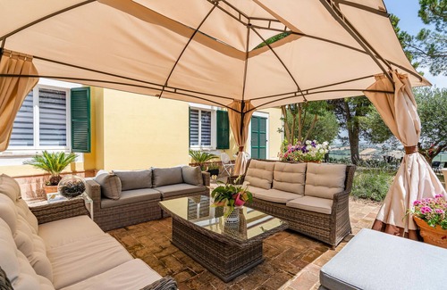Mogliano House | Inviting vacation home with pool for a wonderful vacation.