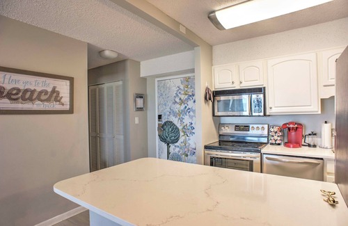 Northeast Virginia Beach Apartment | Inviting Virginia Beach Condo w/Community Pool