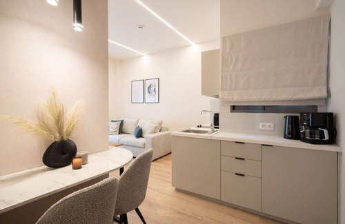 Petralona Apartment | IO SUITES