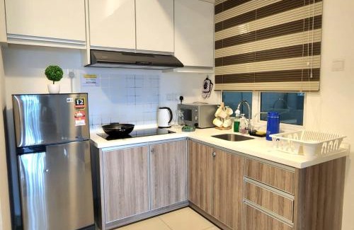 Taman Jubilee Apartment | IPOH CITY CENTRE Majestic Homestay Pool View 3 mins Walking to Famous Food Places & 15mins to Old Town Ipoh by Happy Homestay