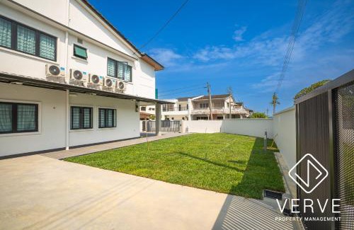 Taman Lapangan Terbang House | Ipoh Mansion House 25 by Verve