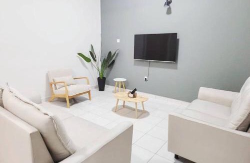 Ipoh House | IPOH MENGLEMBU LOHAS 4BR3Bath14 PAX