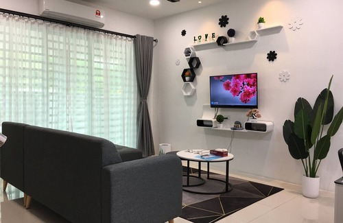 Ipoh House | Ipoh Paradise Homestay @ Station 18 (13 Pax)
