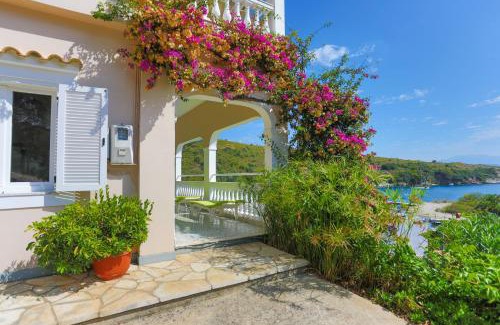 Agios Stefanos Apartment | Irena Saint Stephanos