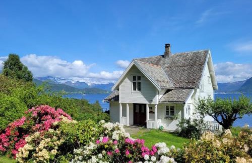 Volda Apartment | Irenegarden - Fjord view holiday home