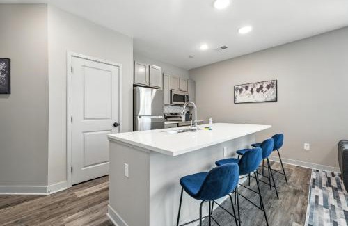 Whitestown Apartment | IRIE Living Homey Kg 2bd Gym Pool Brand New