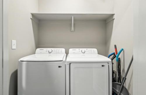 Whitestown Apartment | IRIE Living Homey Kg 2bd Gym Pool Brand New