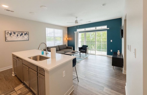 Whitestown Apartment | IRIE Living-Homey Kg 2Bd+Gym+Pool, BRAND New!