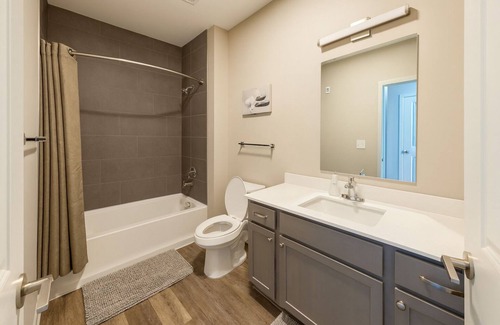 Whitestown Apartment | IRIE Living-Homey Kg 2Bd+Gym+Pool, BRAND New!