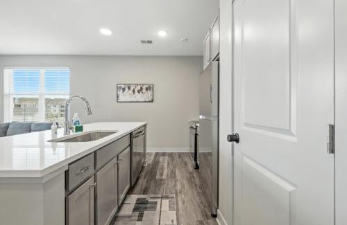 Whitestown Apartment | IRIE Living Retreat Kg 2bd Gym Pool Brand New