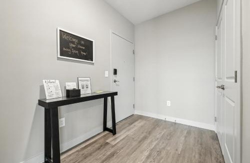 Whitestown Apartment | IRIE Living Retreat Kg 2bd Gym Pool Brand New