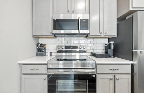 Whitestown Apartment | IRIE Living Retreat Kg 2bd Gym Pool Brand New