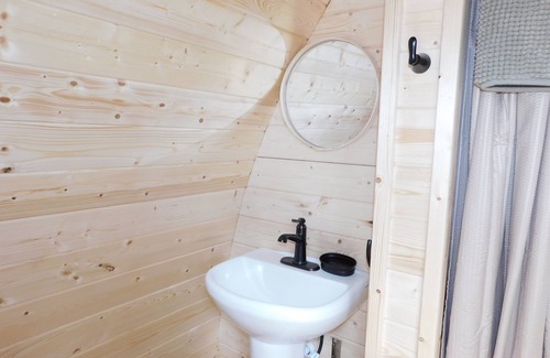 Eureka Springs Cottage | Iris Hill Glamping - " Ginny " pod 5th night FREE